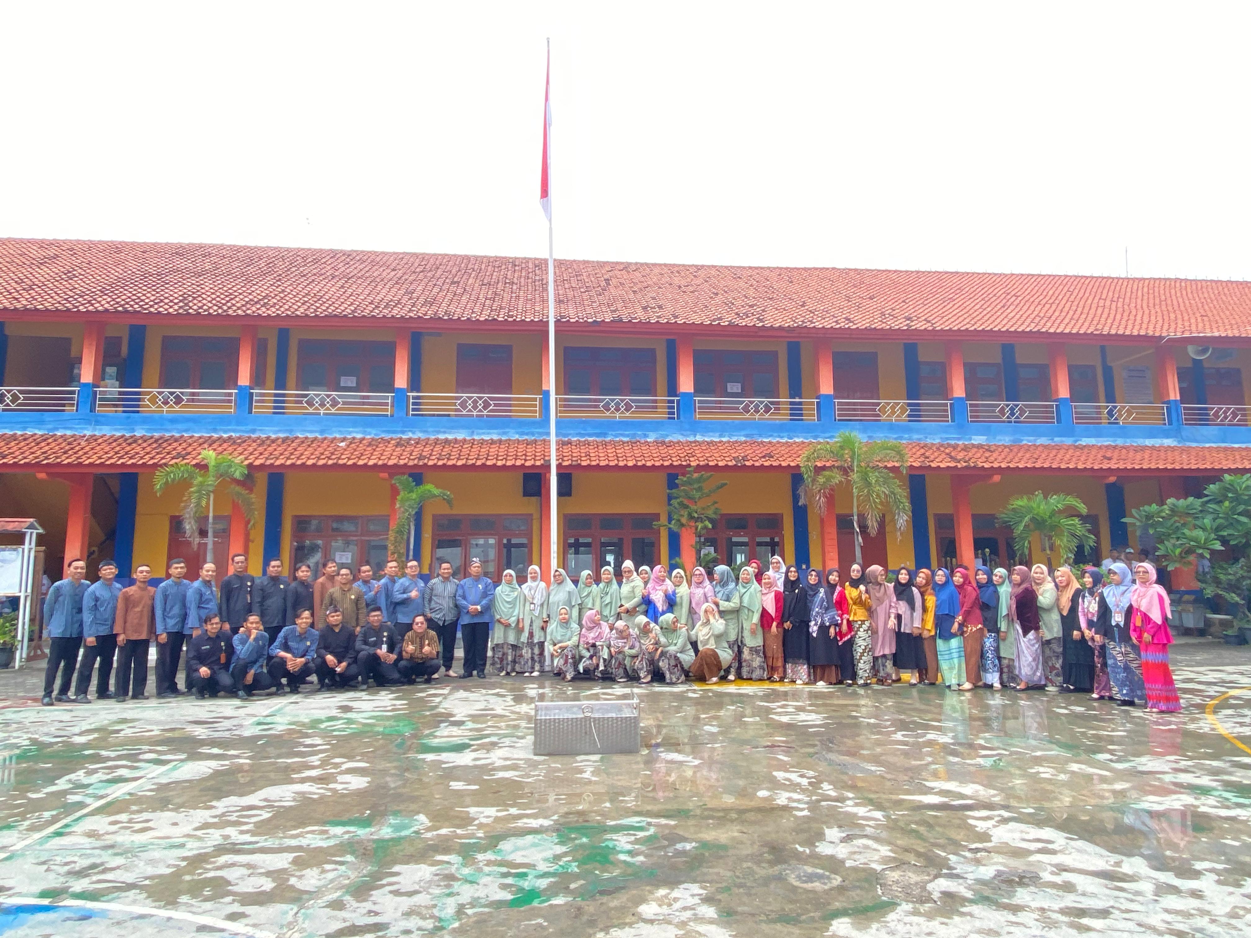 GURU & KARYAWAN